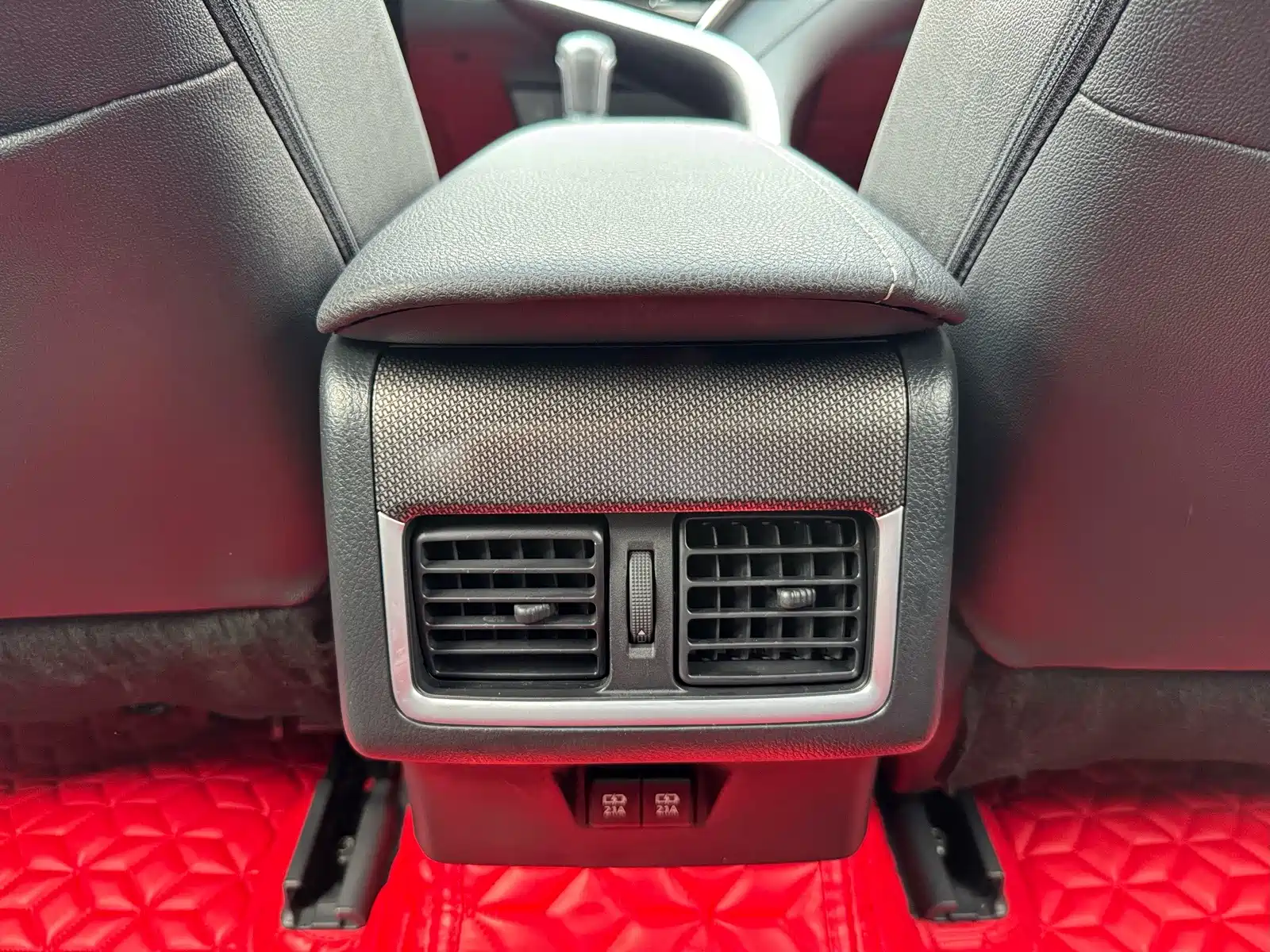 Photo 14 - Toyota Camry