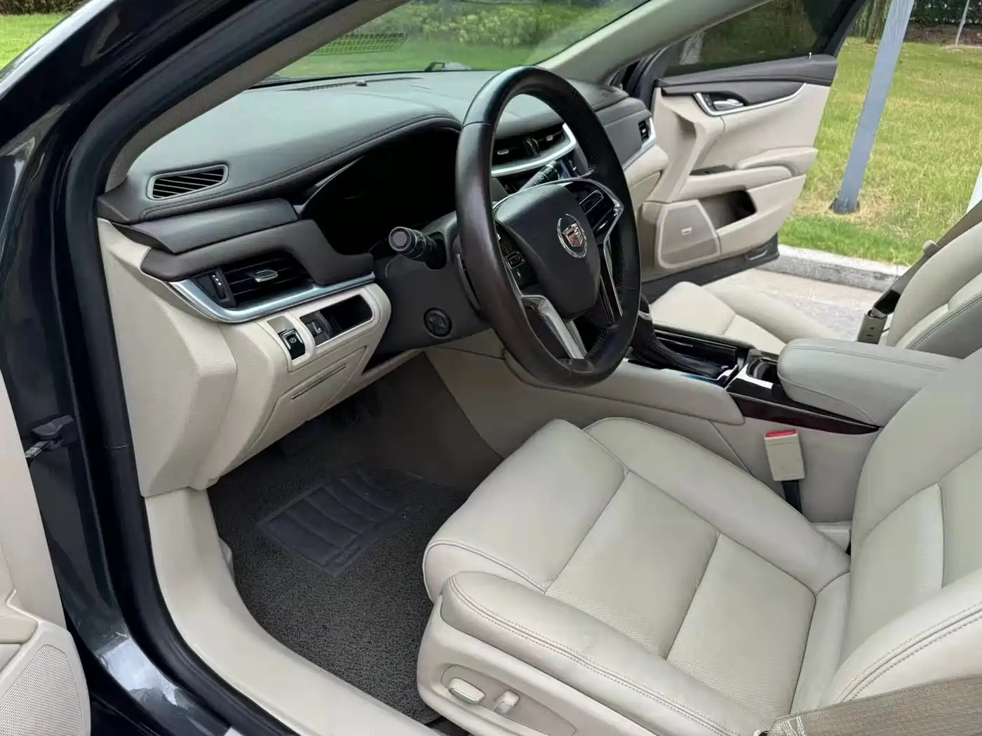 Cadillac XTS 2015 2014 28T Comfort