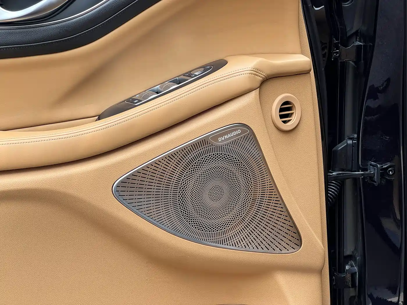 Voyah Auto Voyah Dreamer 2024 PHEV Extended Range Flagship Edition фото 9