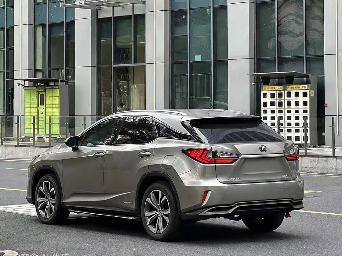 Фото 3 - Lexus RX