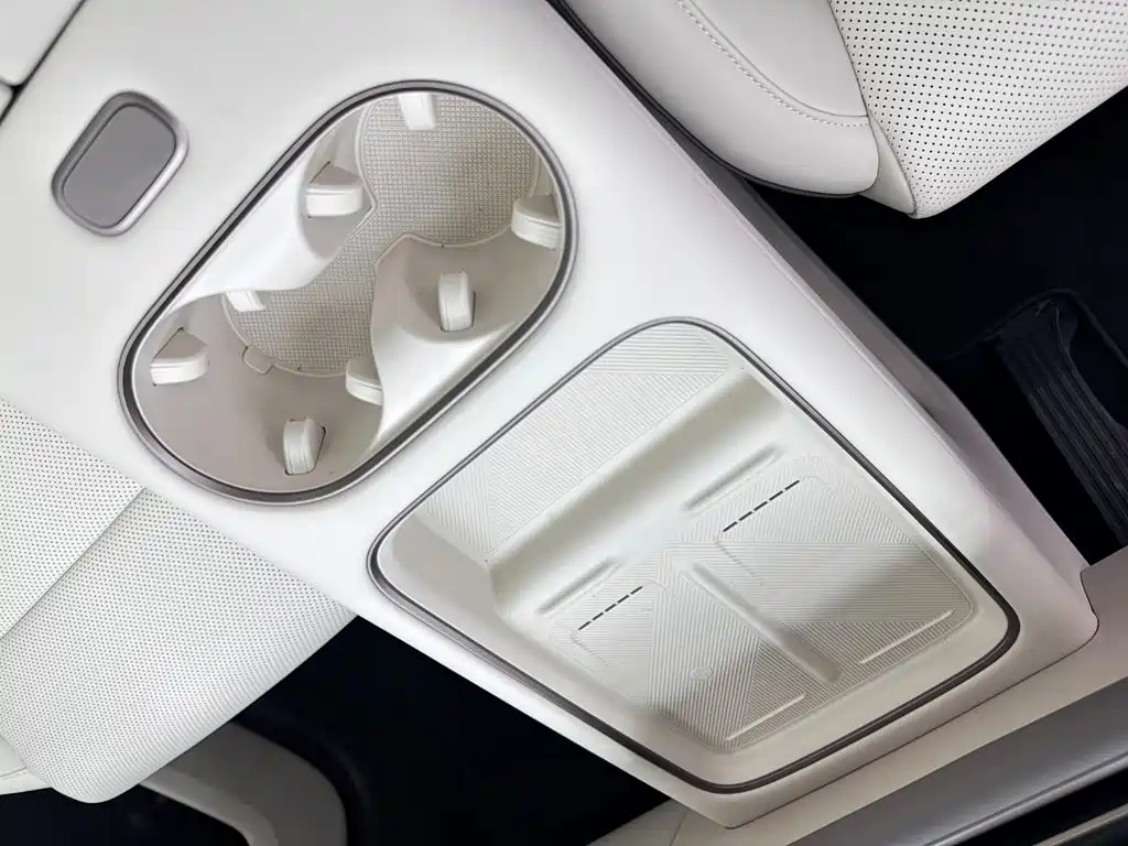 Li Auto i6 2026 2025 2WD Base Model