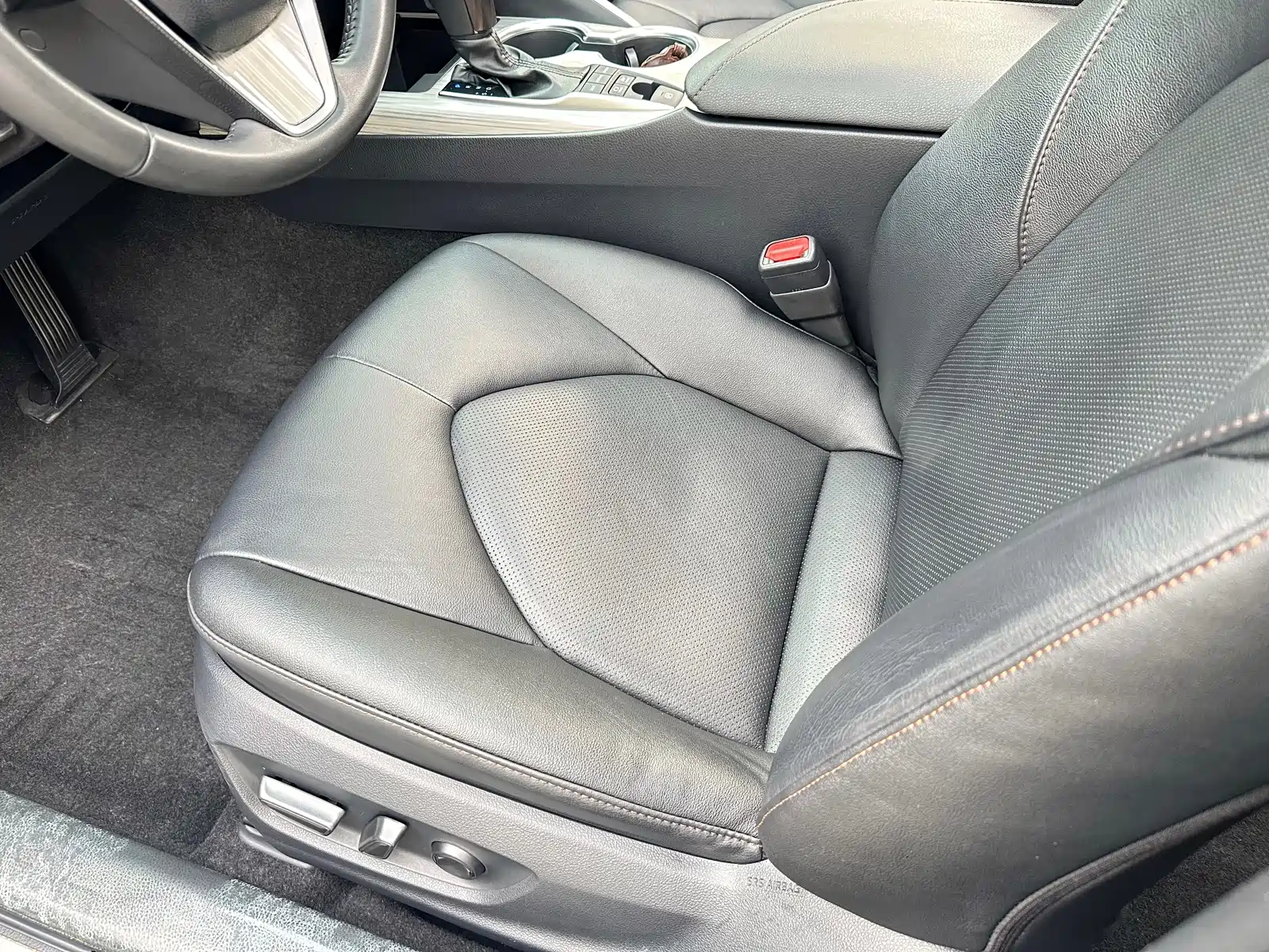 Фото 16 - Toyota Camry