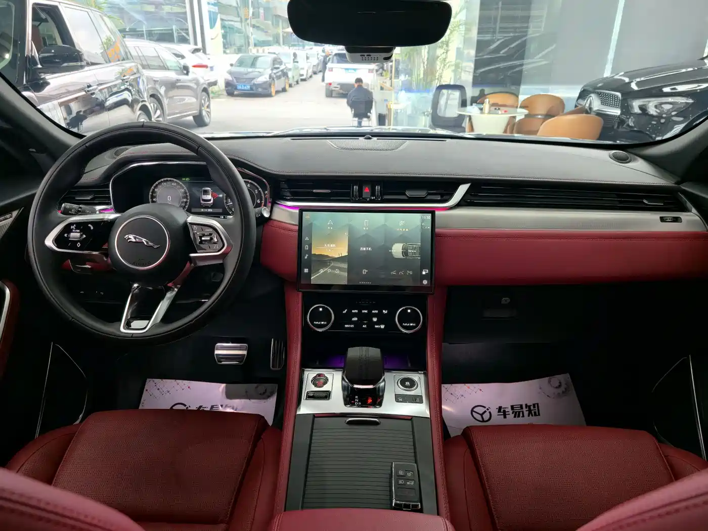 Jaguar F-PACE 2024 P250 R-Dynamic S фото 10