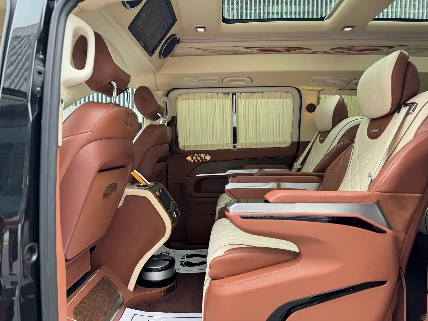 Mercedes-Benz V-Class 2022 V 260 L Long Wheelbase Luxury Edition фото 7