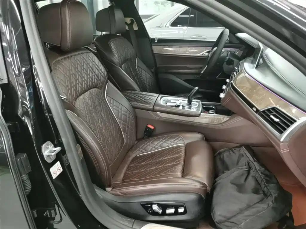 BMW 7 Series 2019 Facelift 740Li Leading Luxury Package фото 25