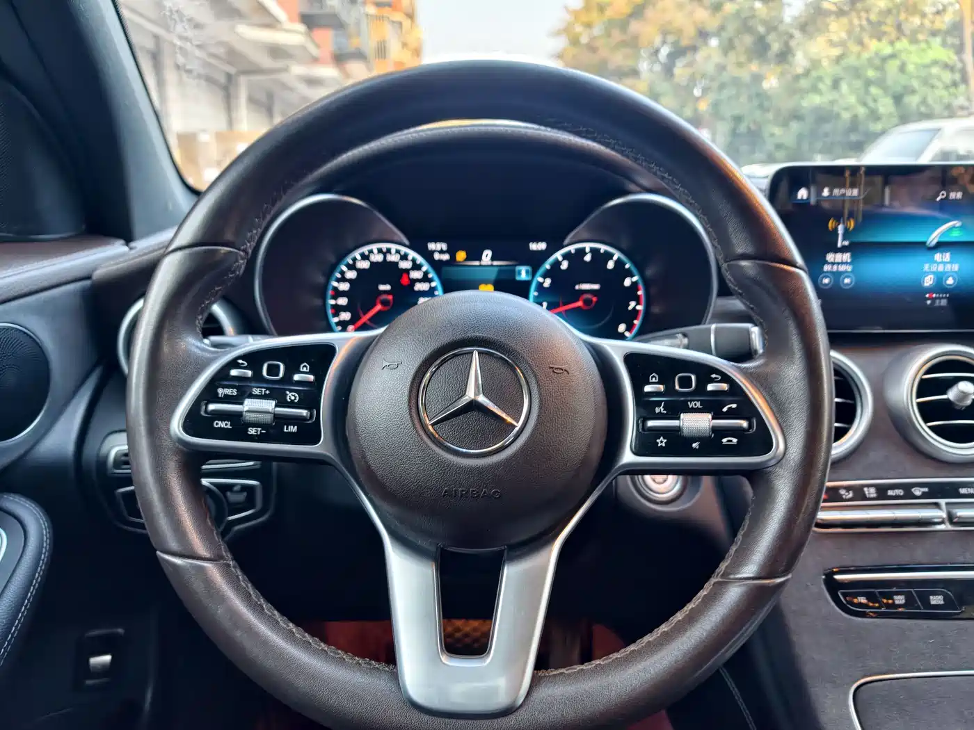 Mercedes-Benz GLC 2020 Facelift GLC 260 L 4MATIC Dynamic фото 13