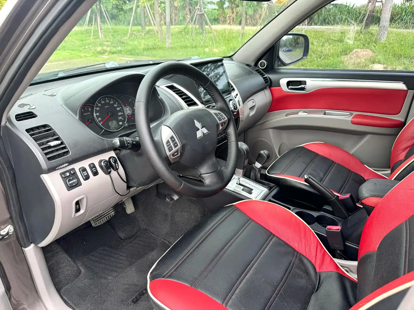 Mitsubishi Pajero Sport 2013 3.0L AWD Executive фото 4
