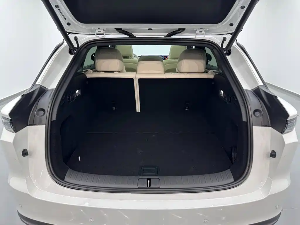 Li Auto i6 2026 2025 2WD Base Model
