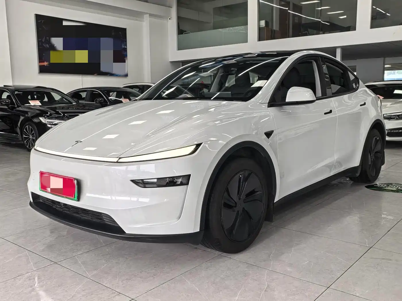 Tesla Model Y 2025