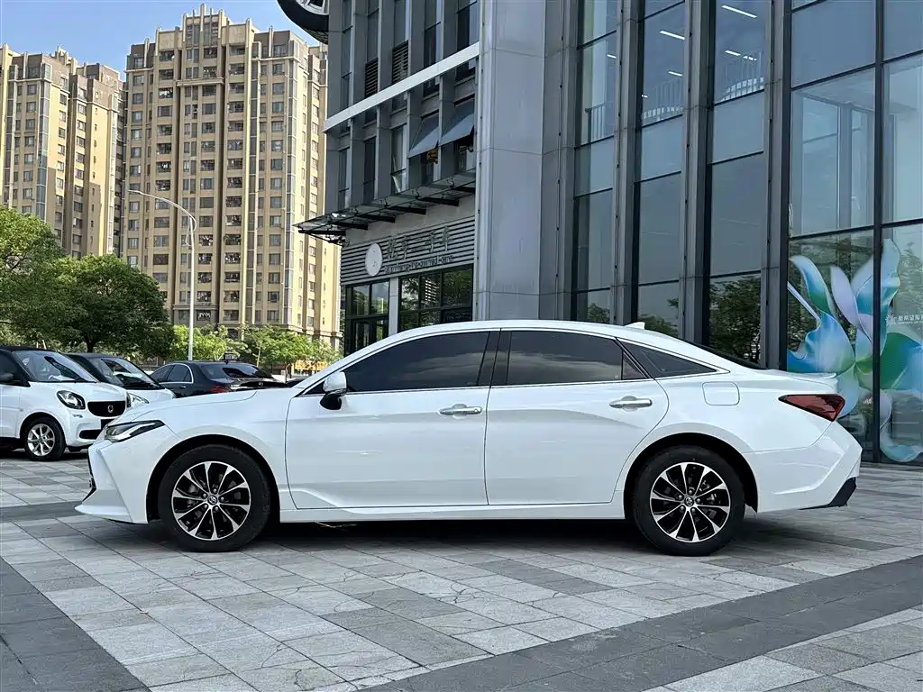 Toyota Avalon 2023 2.5L Luxury Edition фото 3