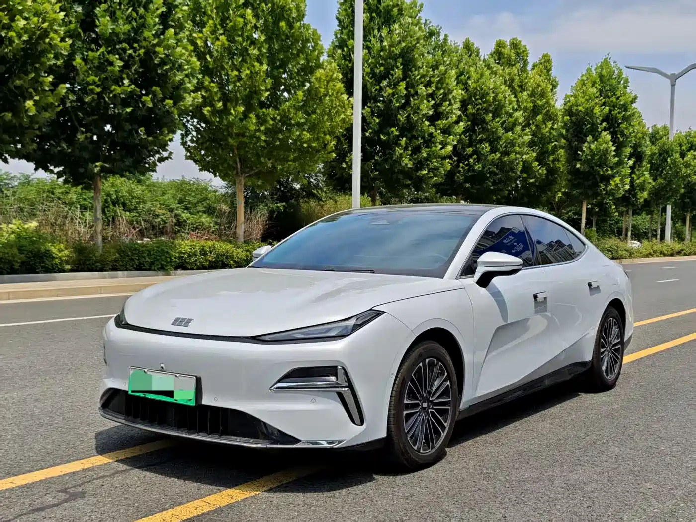 Geely Galaxy Galaxy Xingyao 8 2025 130km EM-i Premium Edition