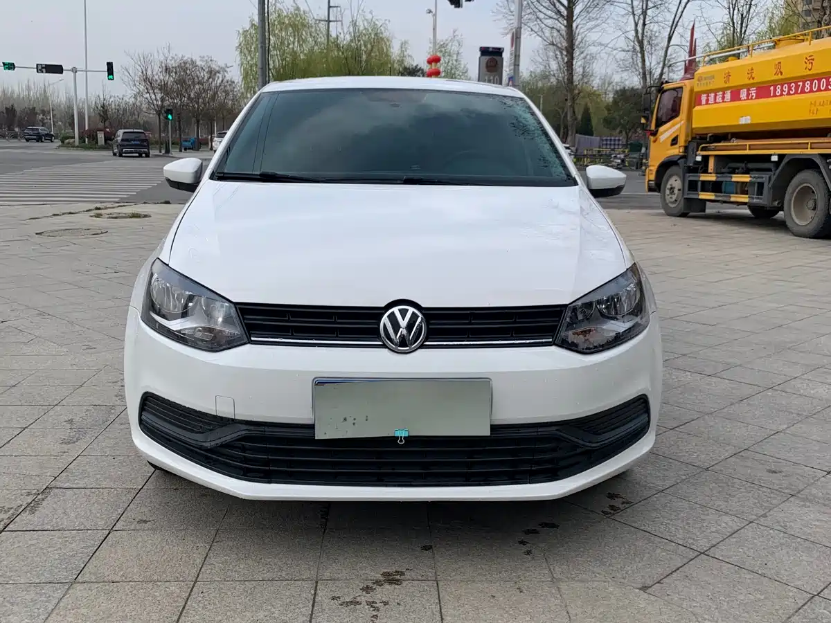 Volkswagen Polo 2016 1.4L Automatic Trend фото 2