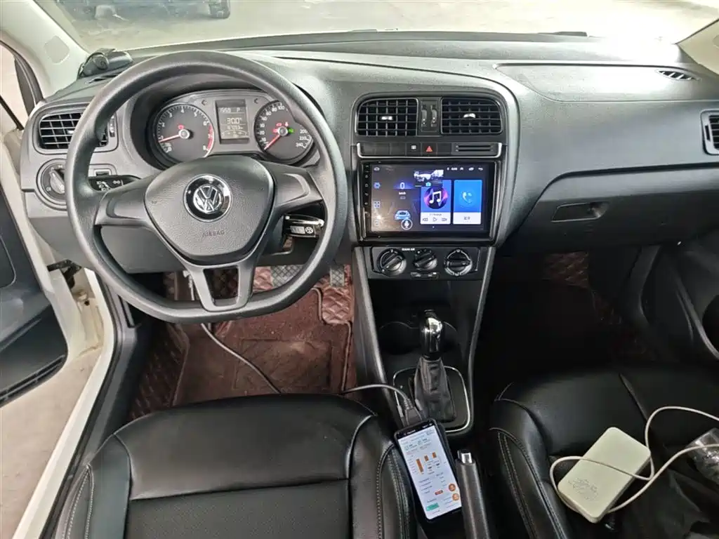 Volkswagen Polo 2016 1.4L Automatic Trend фото 10