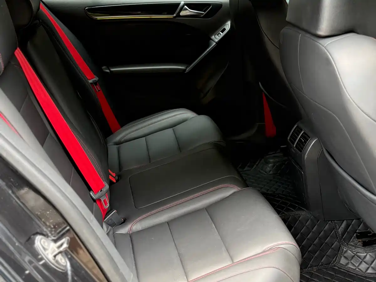 Volkswagen Golf GTI 2010 2.0TSI GTI фото 11