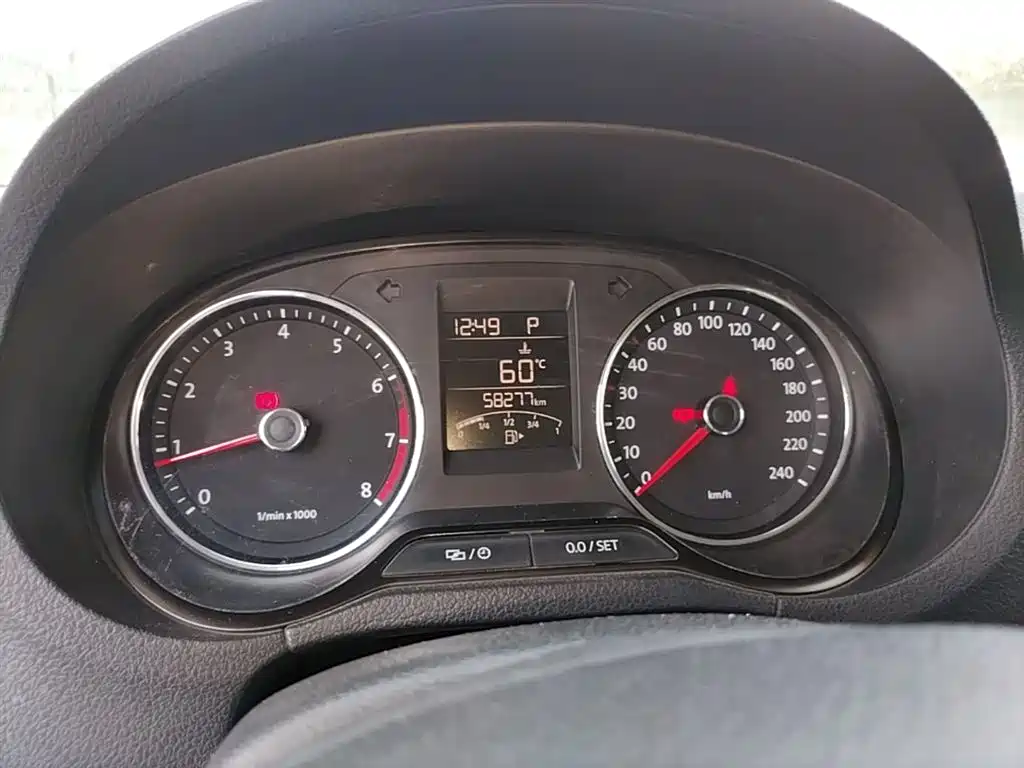 Volkswagen Polo 2014 1.4L Automatic Comfort Edition фото 12