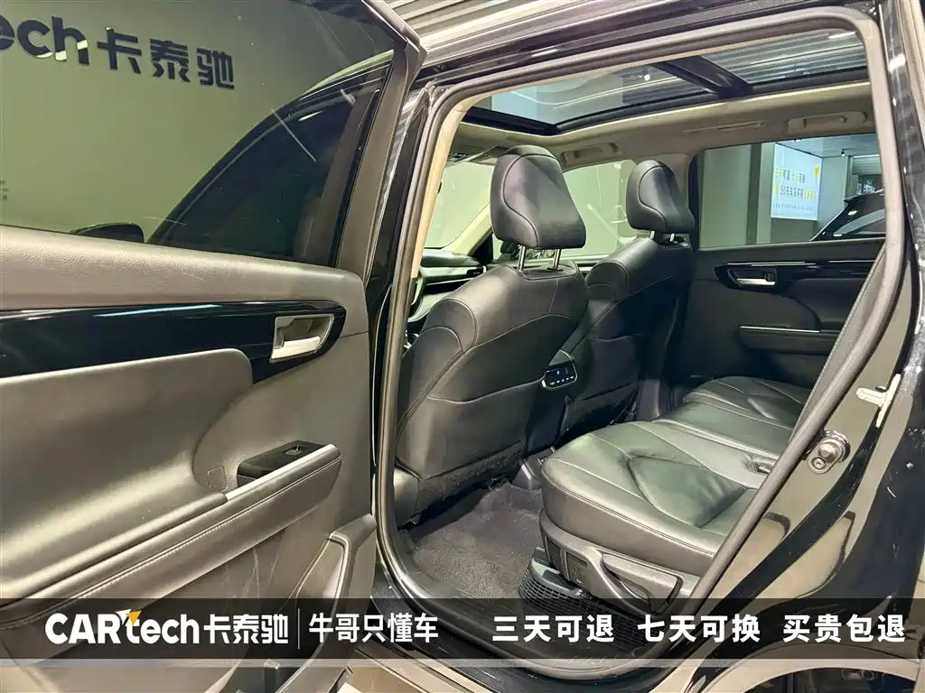 Toyota Highlander 2022 Model Dual Engine 2.5L 4WD Premium Edition 7-Seater фото 28