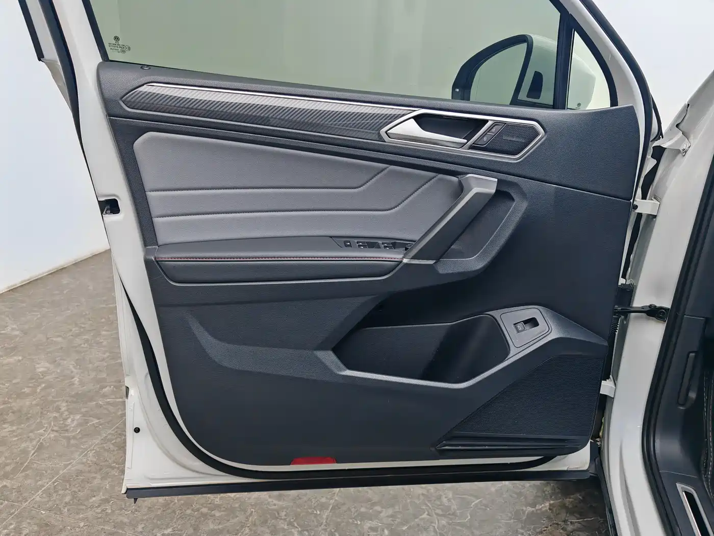 Volkswagen Tiguan L 2023 330TSI Auto 2WD R-Line Flagship Edition фото 19