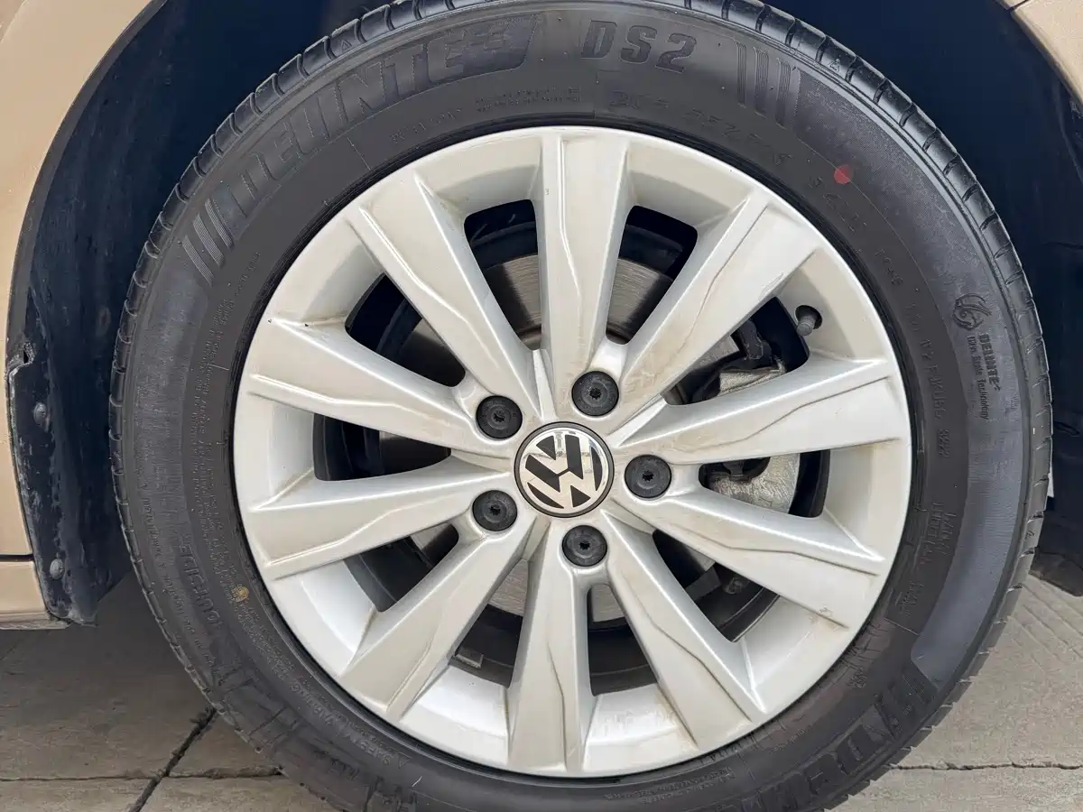 Volkswagen Sagitar 2015 1.6L Automatic Comfort фото 16