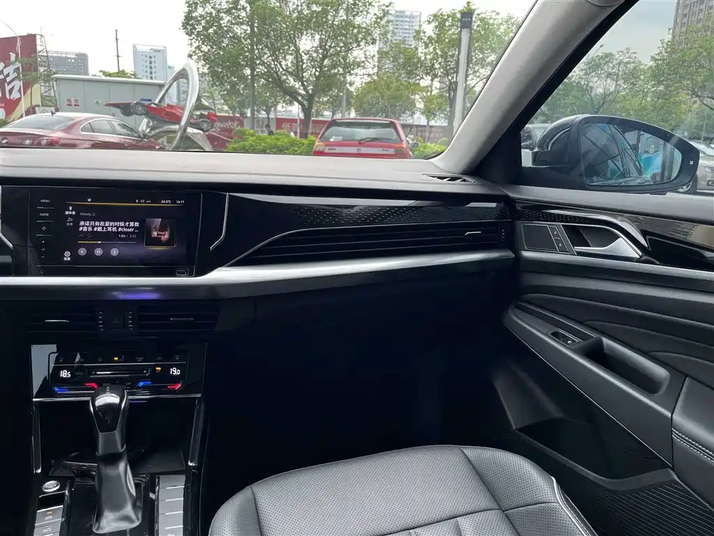 Volkswagen Passat 2024 380TSI Starlight Dragon Soaring Edition фото 21