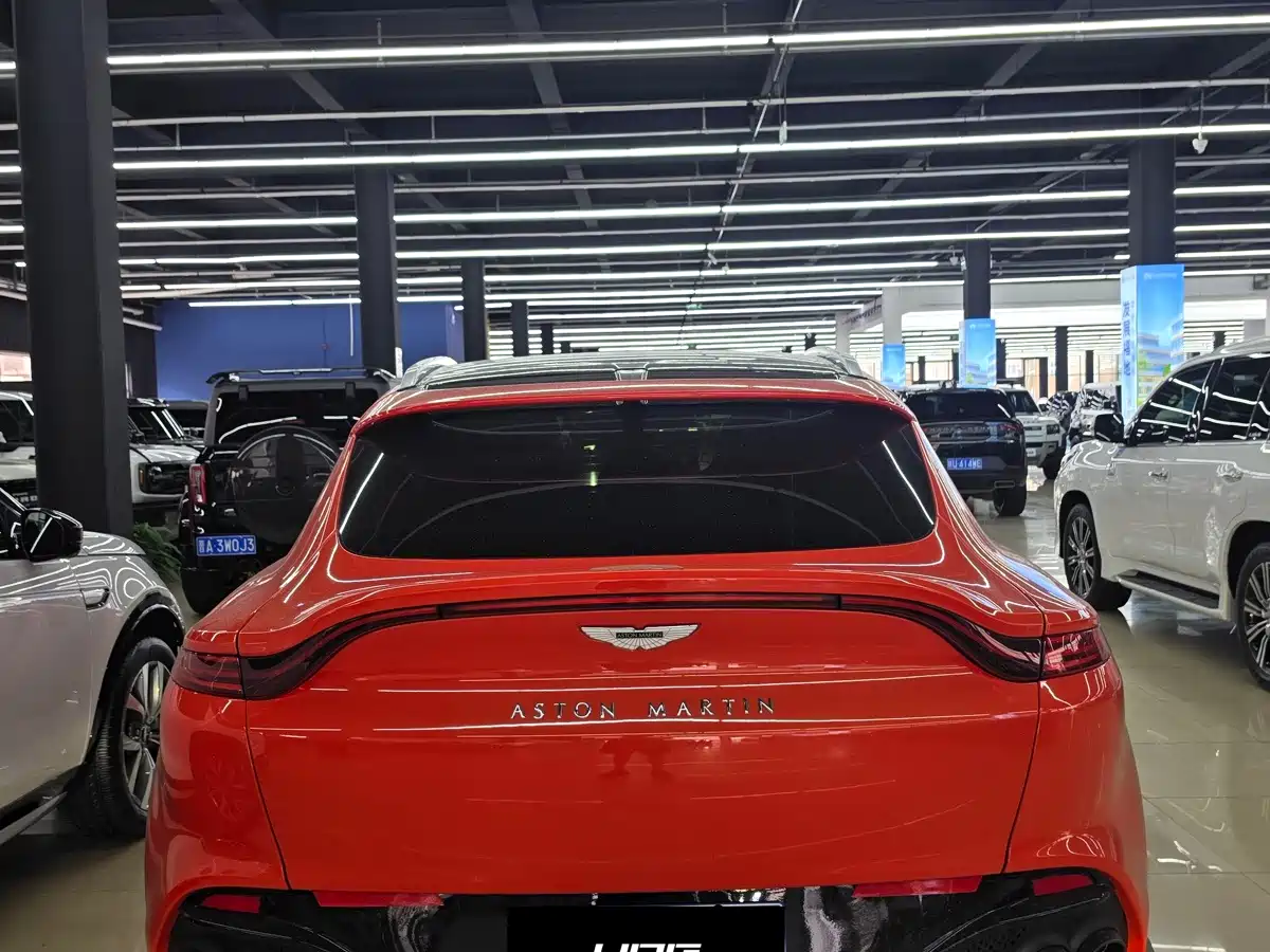 Фото 2 - Aston Martin DBX