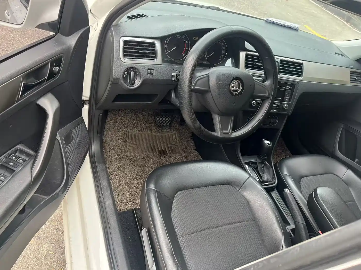 Škoda Skoda Rapid Spaceback 2014 1.6L Automatic乐享版 фото 7