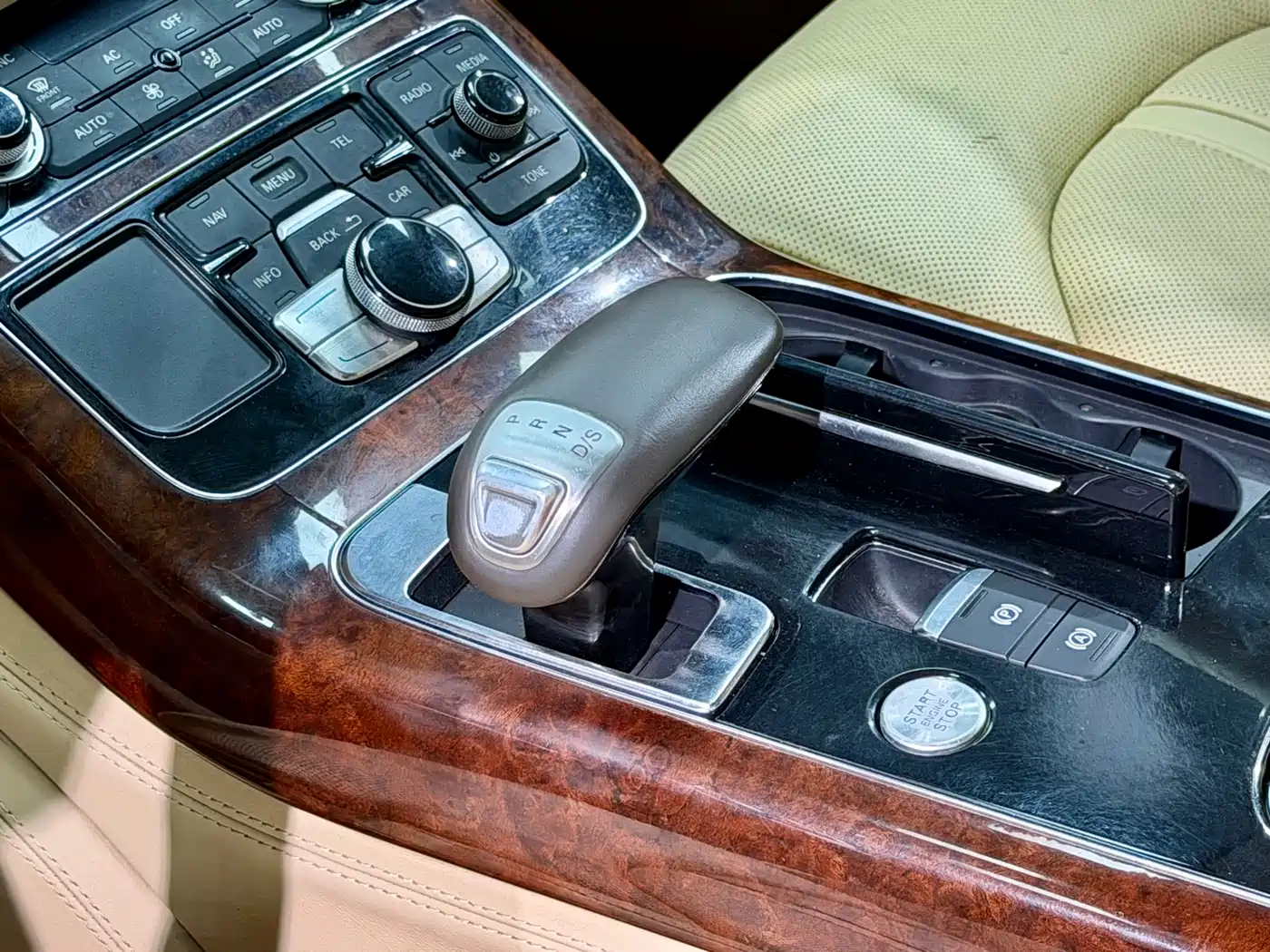 Фото 9 - Audi A8
