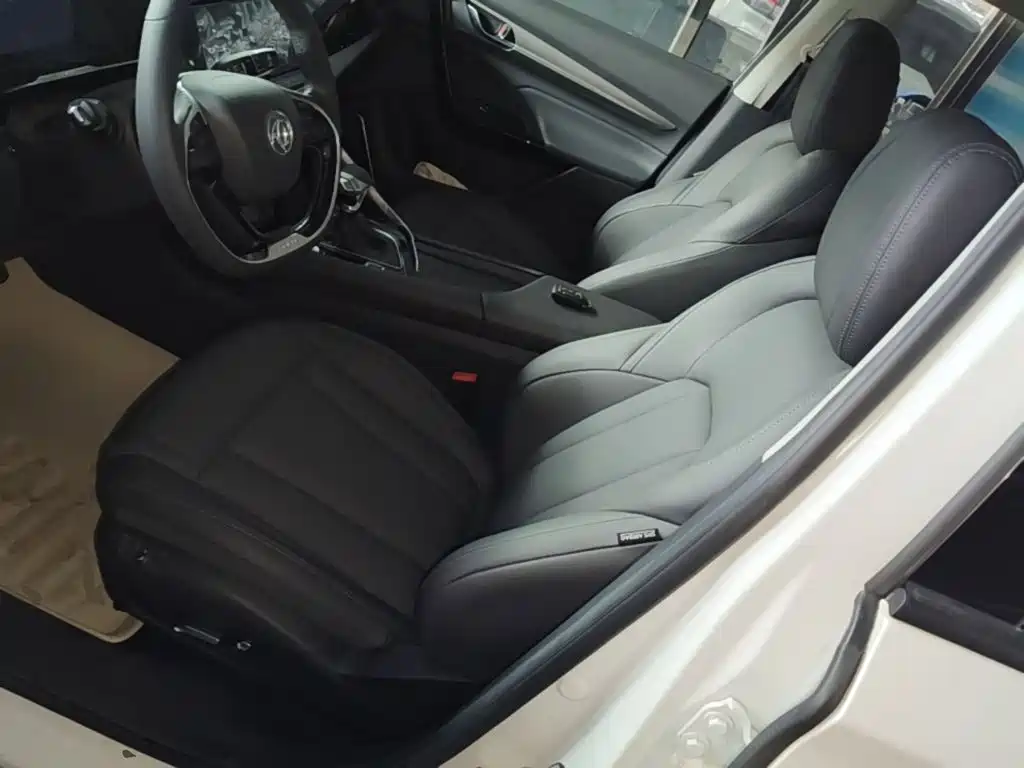 Dongfeng Aeolus Dongfeng Fengshen AX7 2019 2019 1.6T Auto AI Navigation Type China V