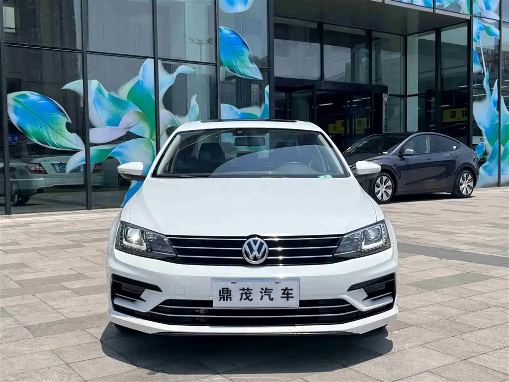 Volkswagen Sagitar 2018 280TSI DSG Spark Edition фото 2