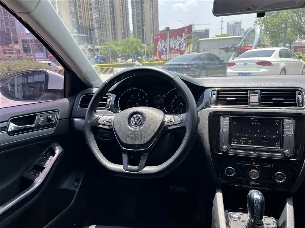 Volkswagen Sagitar 2018 280TSI DSG Spark Edition фото 20
