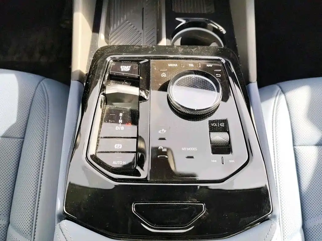 BMW i5 2024 eDrive 35L Premium Model M Sport Package фото 9