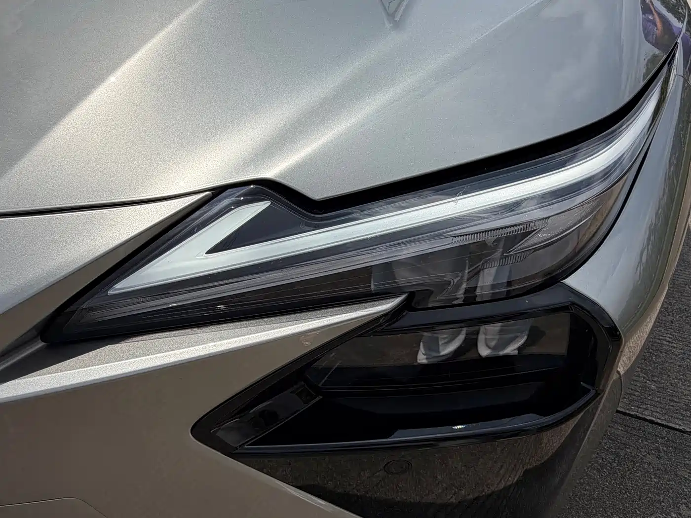 Lexus ES 2026 2025 Model 300h Base Version