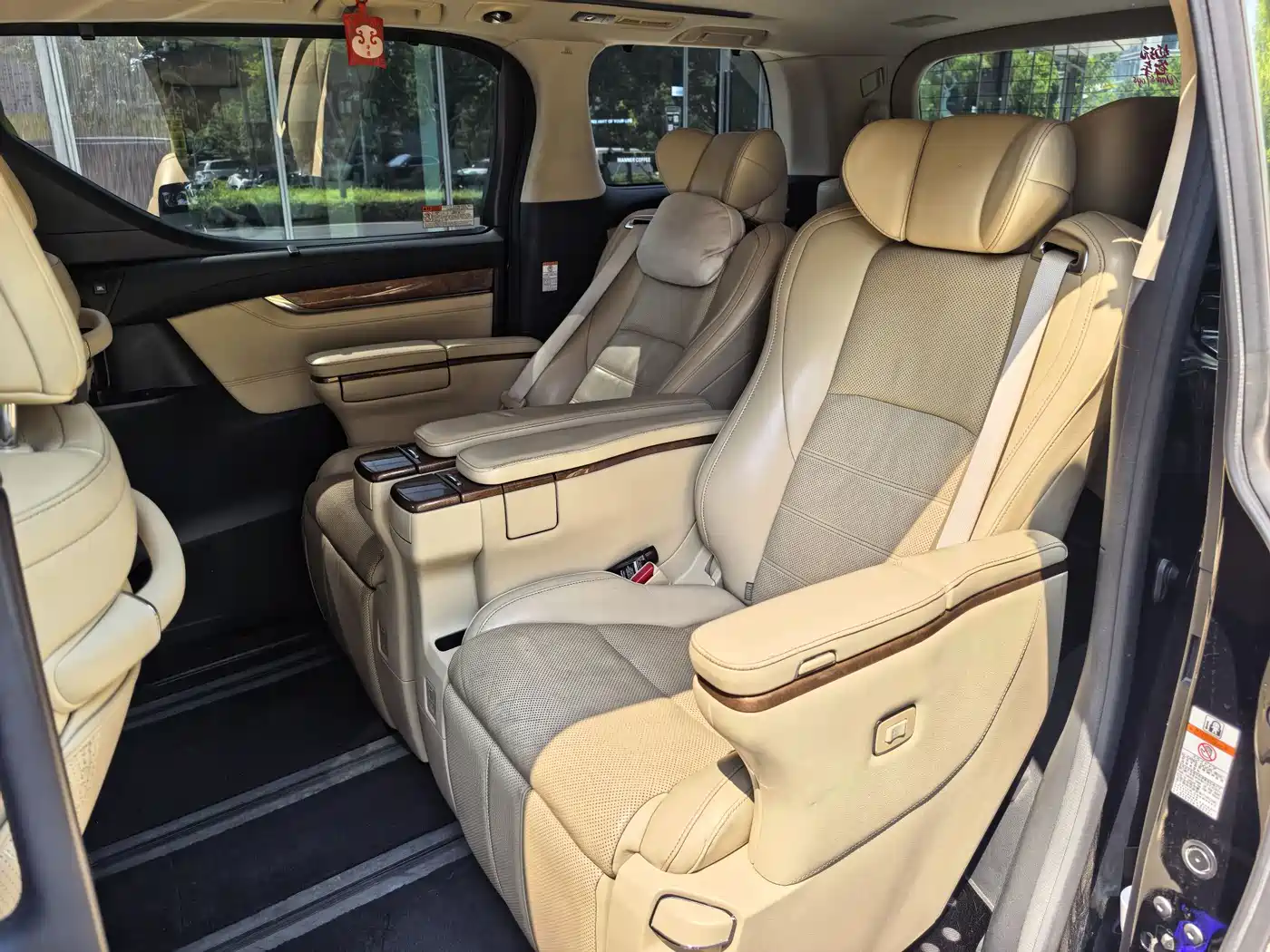 Toyota Alphard 2018 3.5L Premium фото 10