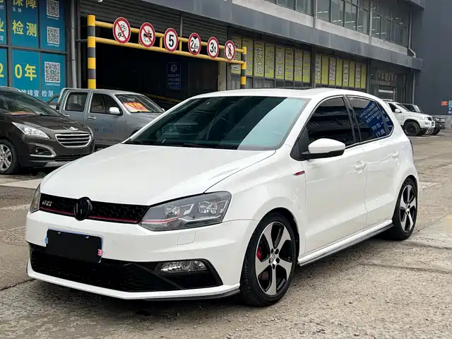 VOLKSWAGEN POLO
