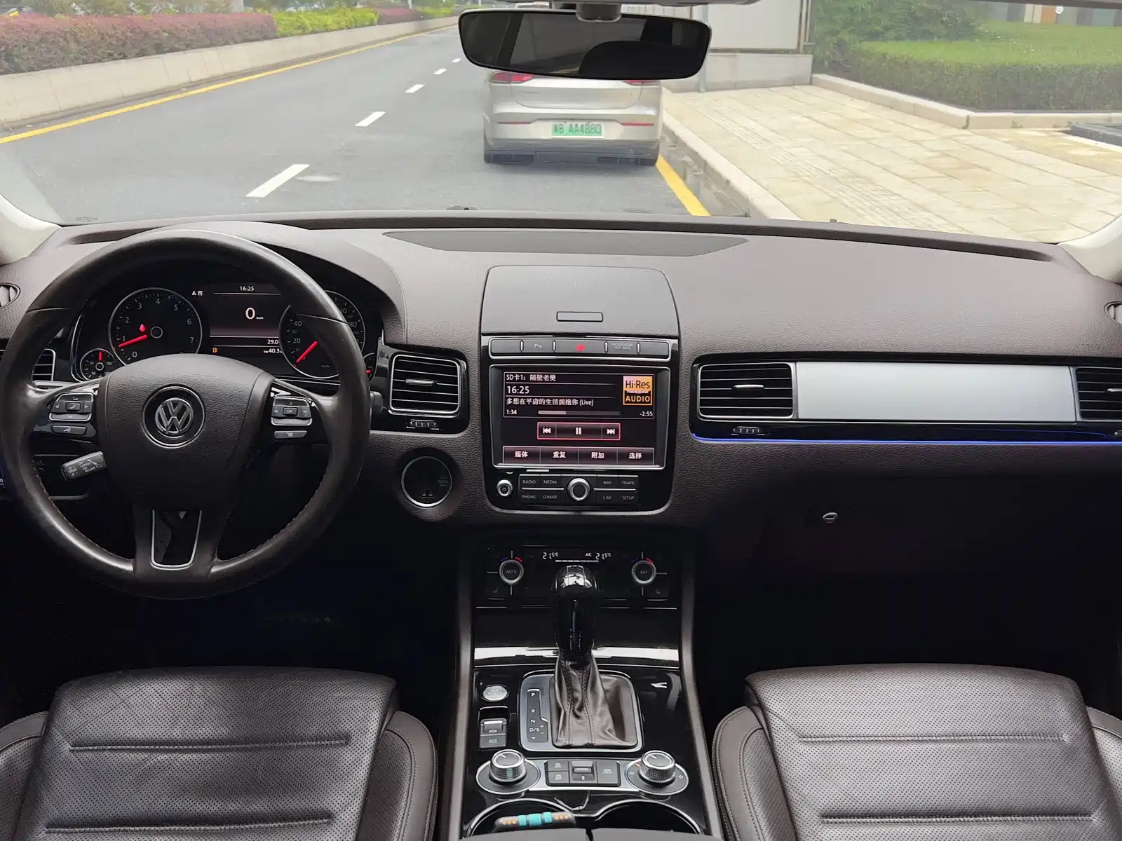 Фото 3 - Volkswagen Touareg