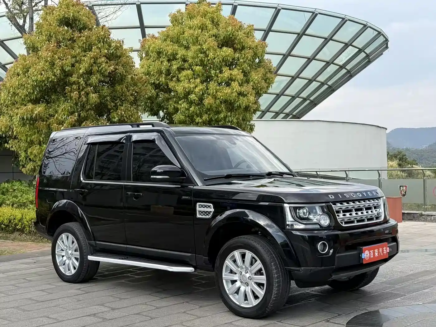 Land Rover Discovery 2015 3.0 SDV6 HSE Diesel фото 3