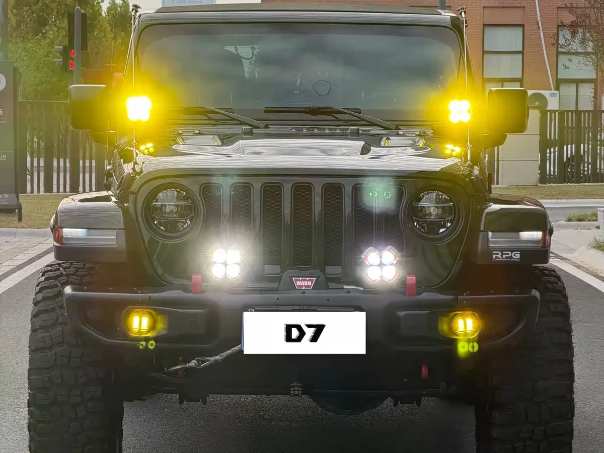 Фото 2 - Jeep Wrangler