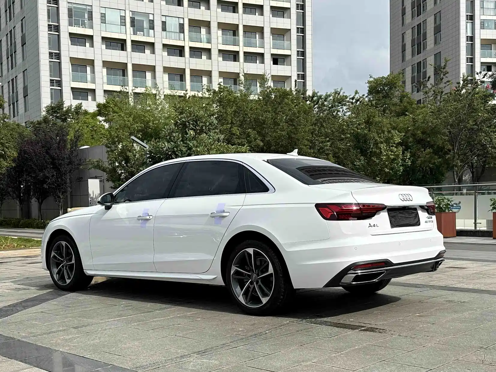 Фото 17 - Audi A4L