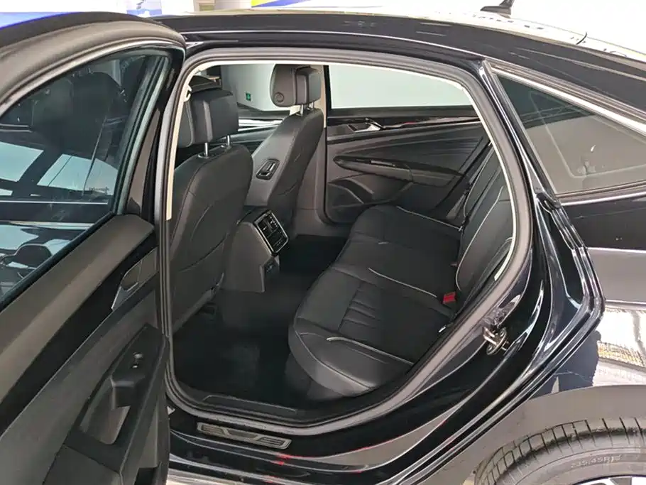 Volkswagen Passat 2024 330TSI Elite Edition фото 11