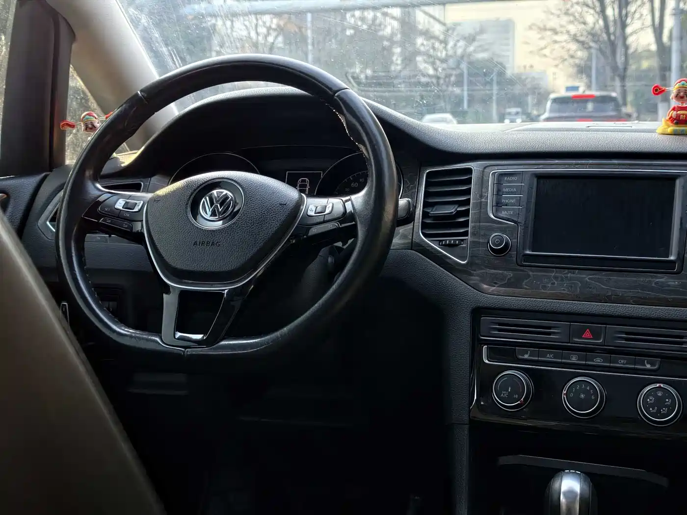 Volkswagen Golf Sportsvan 2016 230TSI Automatic Luxury фото 16
