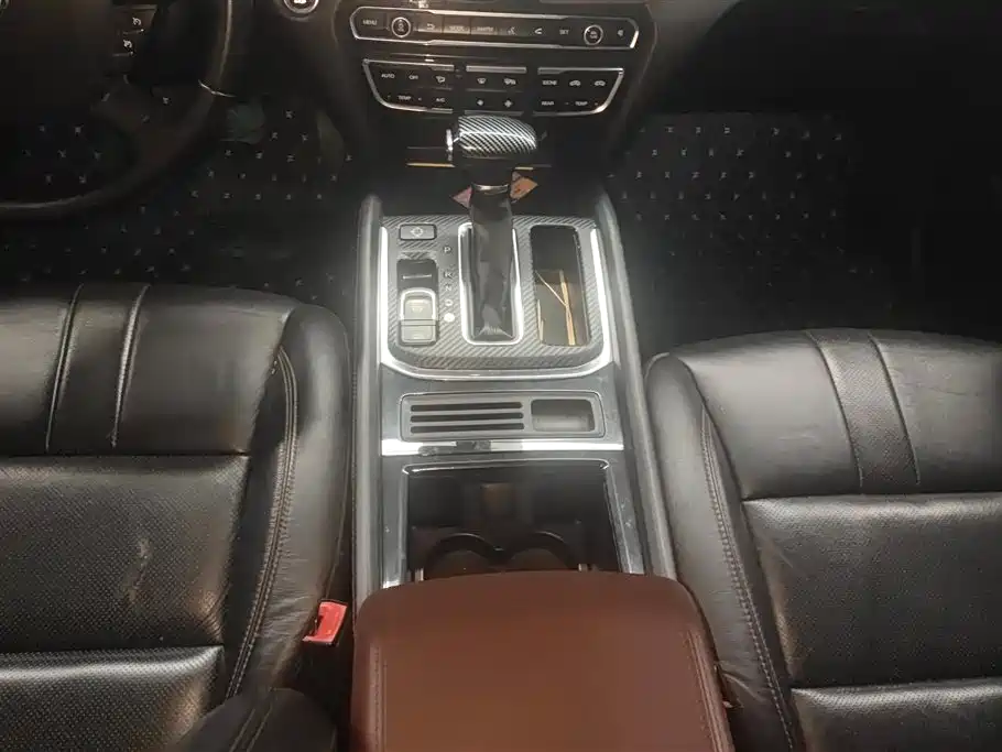 GAC Trumpchi Trumpchi GS8 2017 320T 2WD Luxury Edition (7-Seater) фото 16