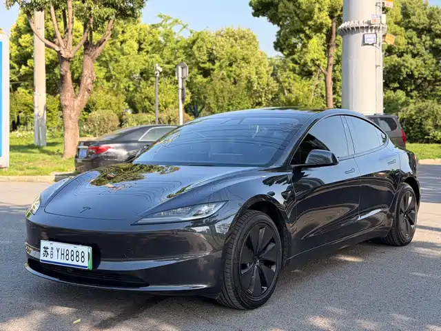 TESLA MODEL 3 2026