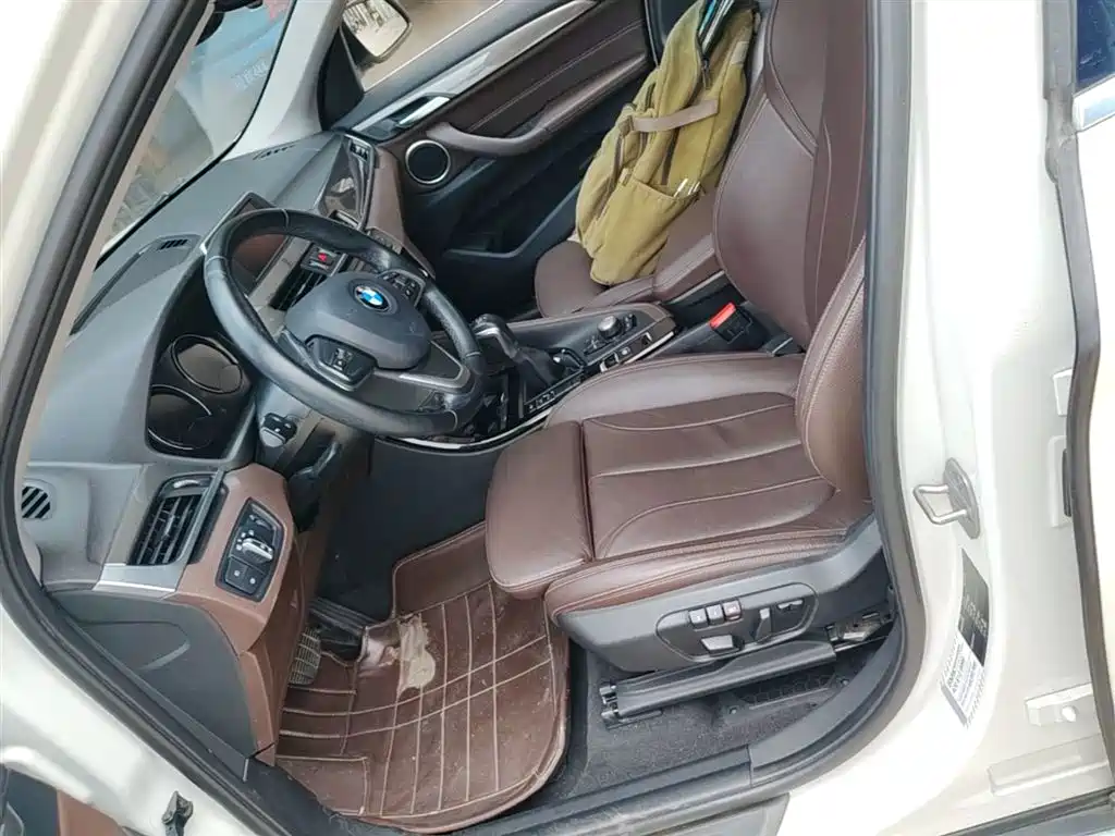 BMW X1 2018 sDrive18Li Premium Model фото 15