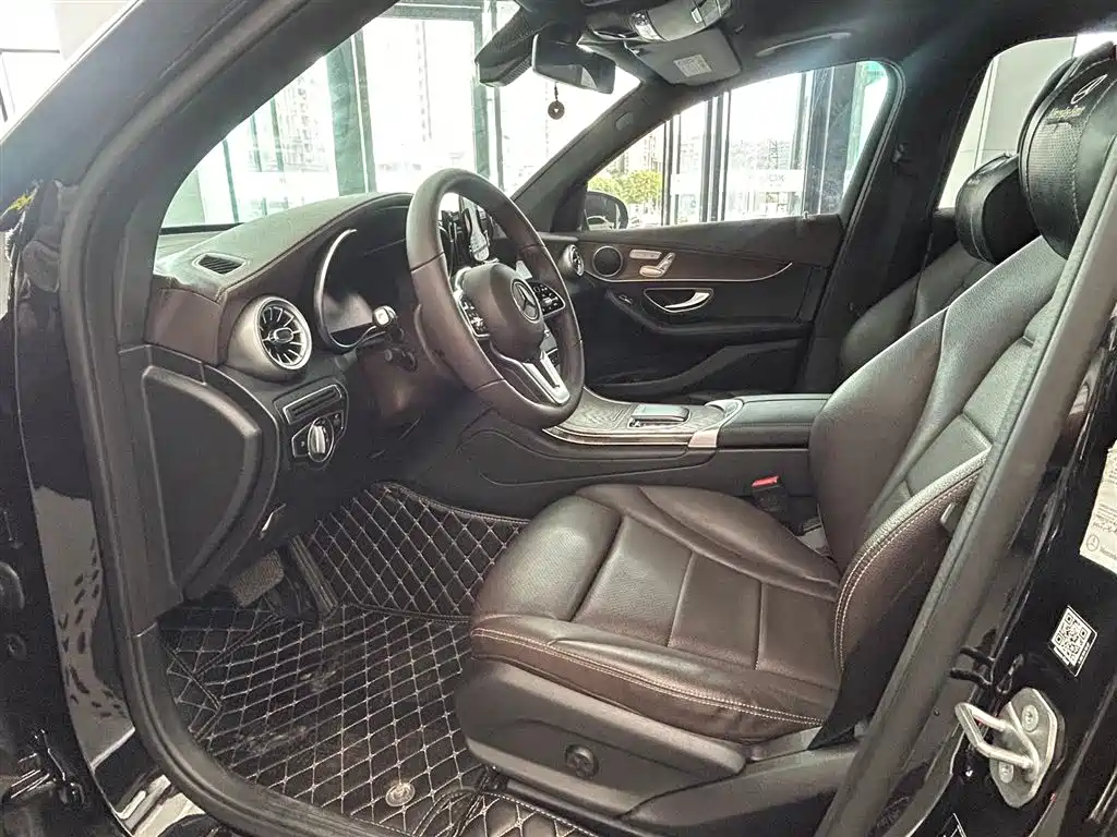 Mercedes-Benz GLC 2022 Facelift GLC 260 L 4MATIC Luxury Model фото 4