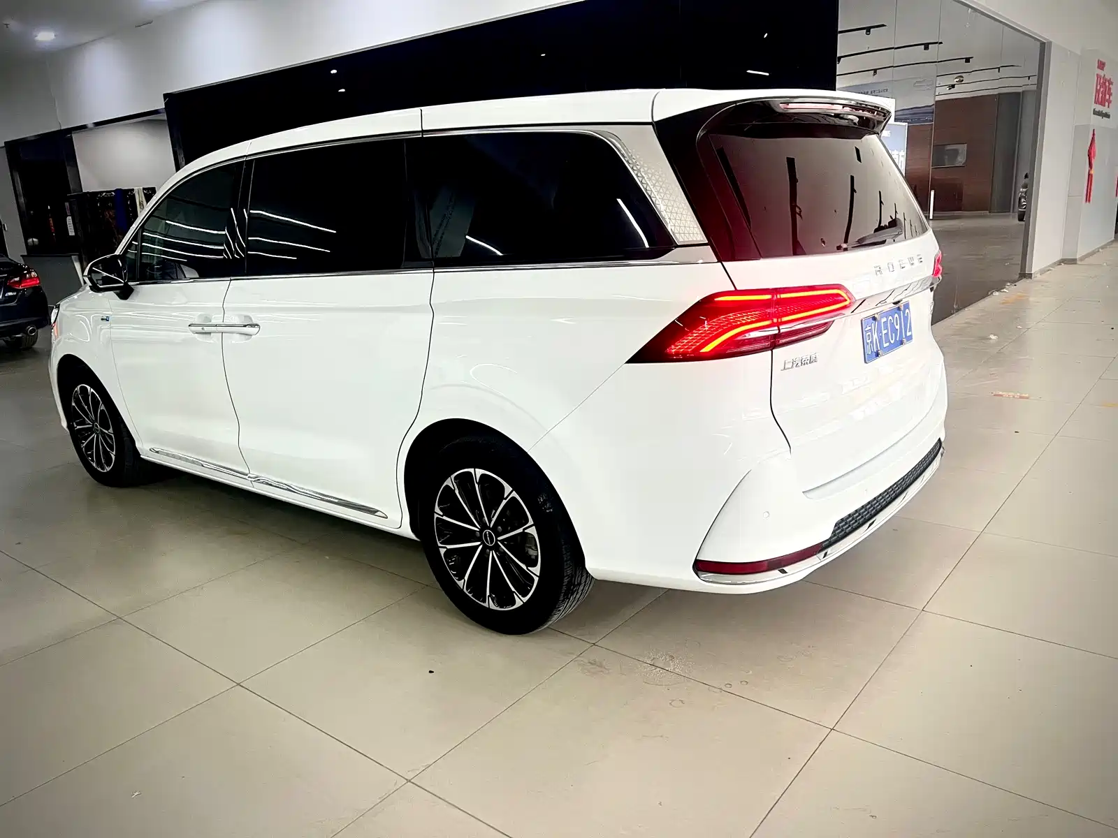 Фото 7 - Roewe iMAX8