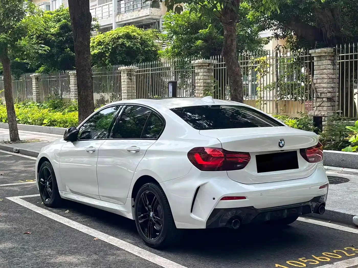 BMW 1-SERIES