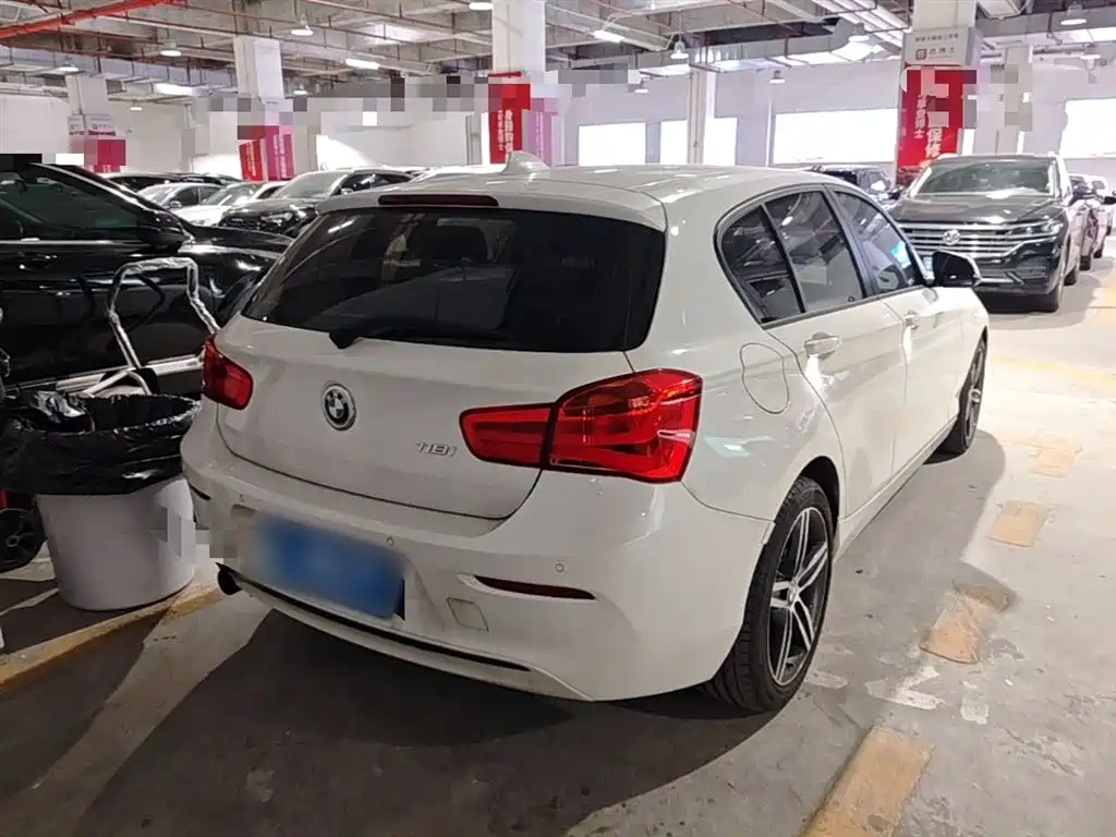 BMW 1 Series (Import) 2018 118i Sport Design Package фото 7