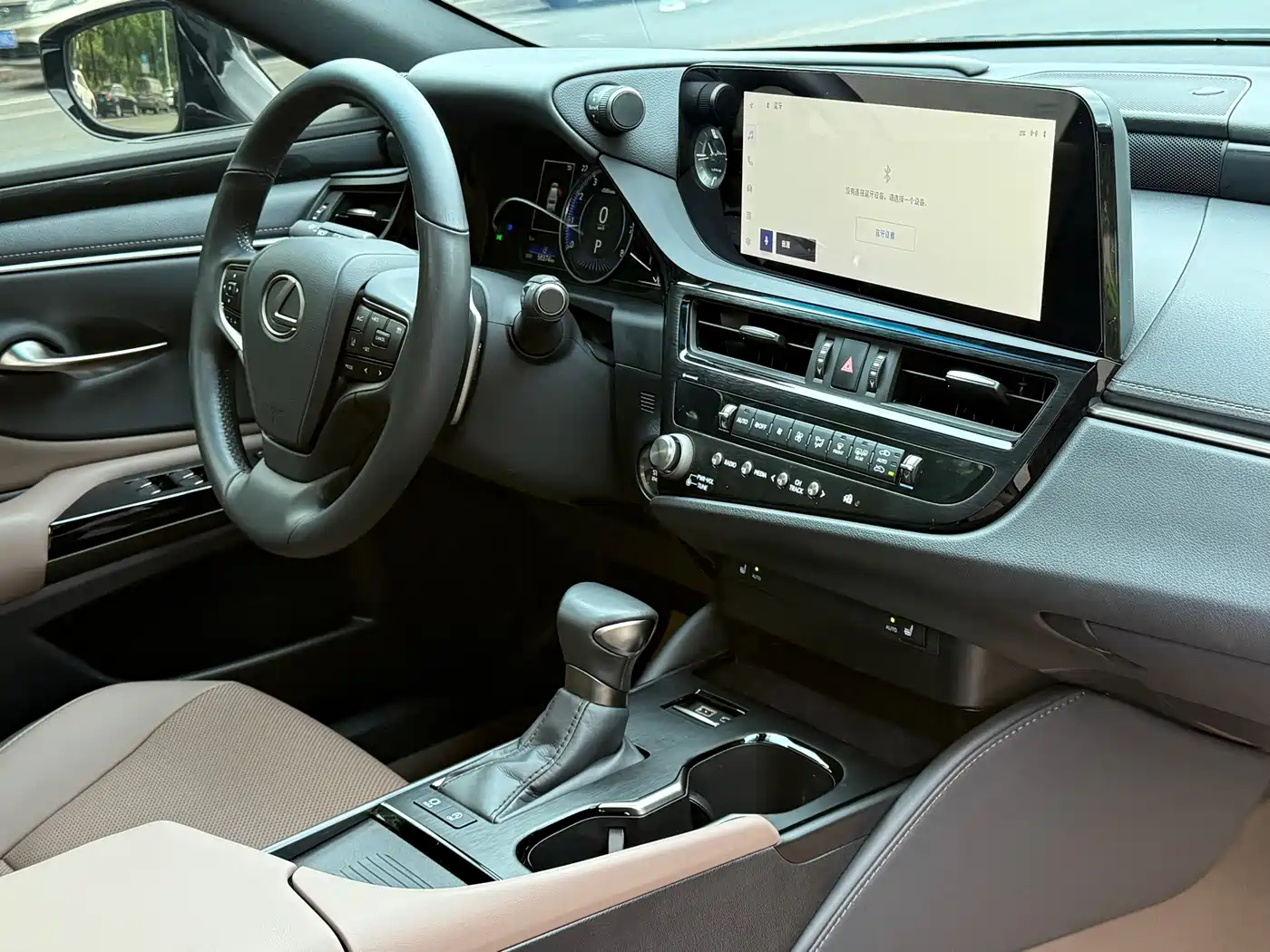 Фото 13 - Lexus ES