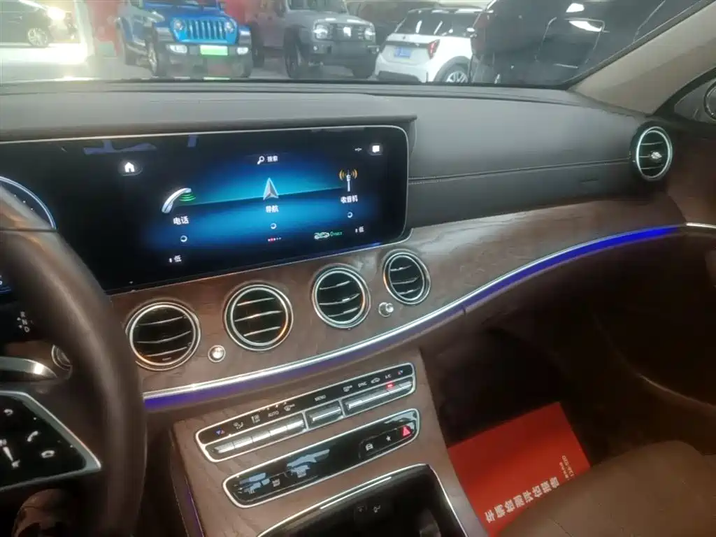 Mercedes-Benz E-Class 2023 E 260 L фото 12