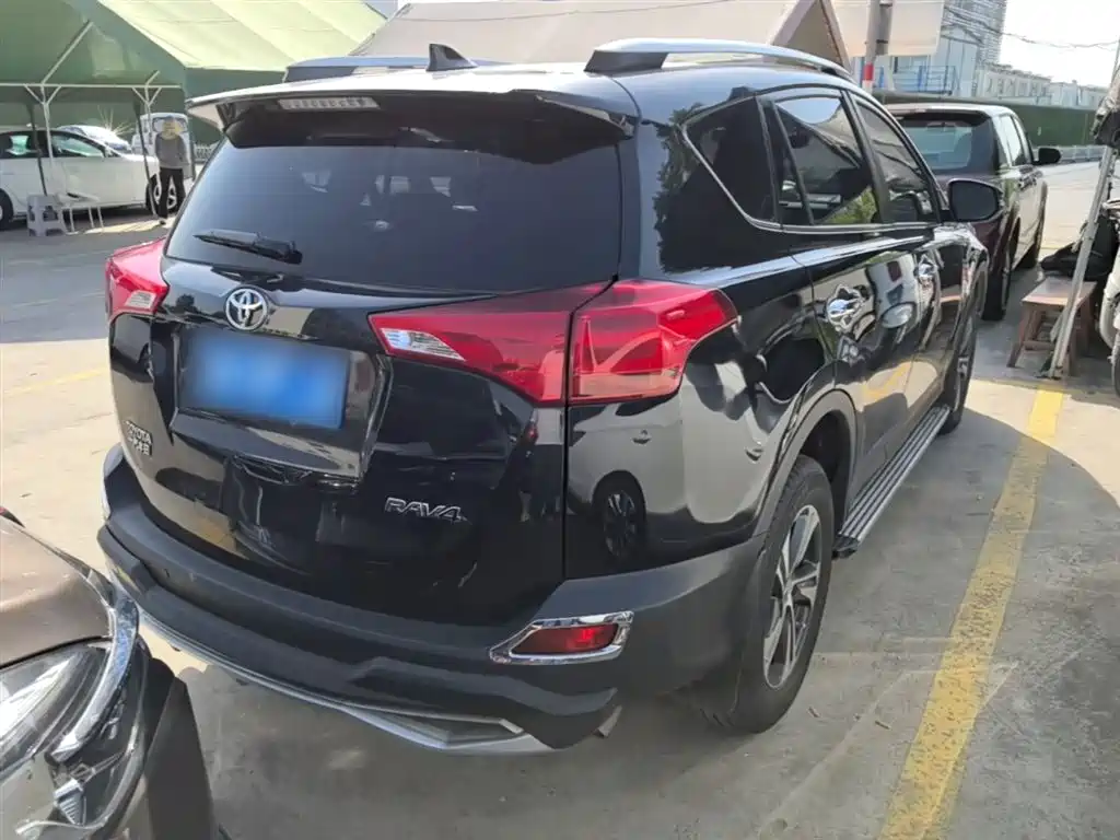 Toyota RAV4 Rongfang 2015 2.0L CVT 2WD Trend Edition фото 7