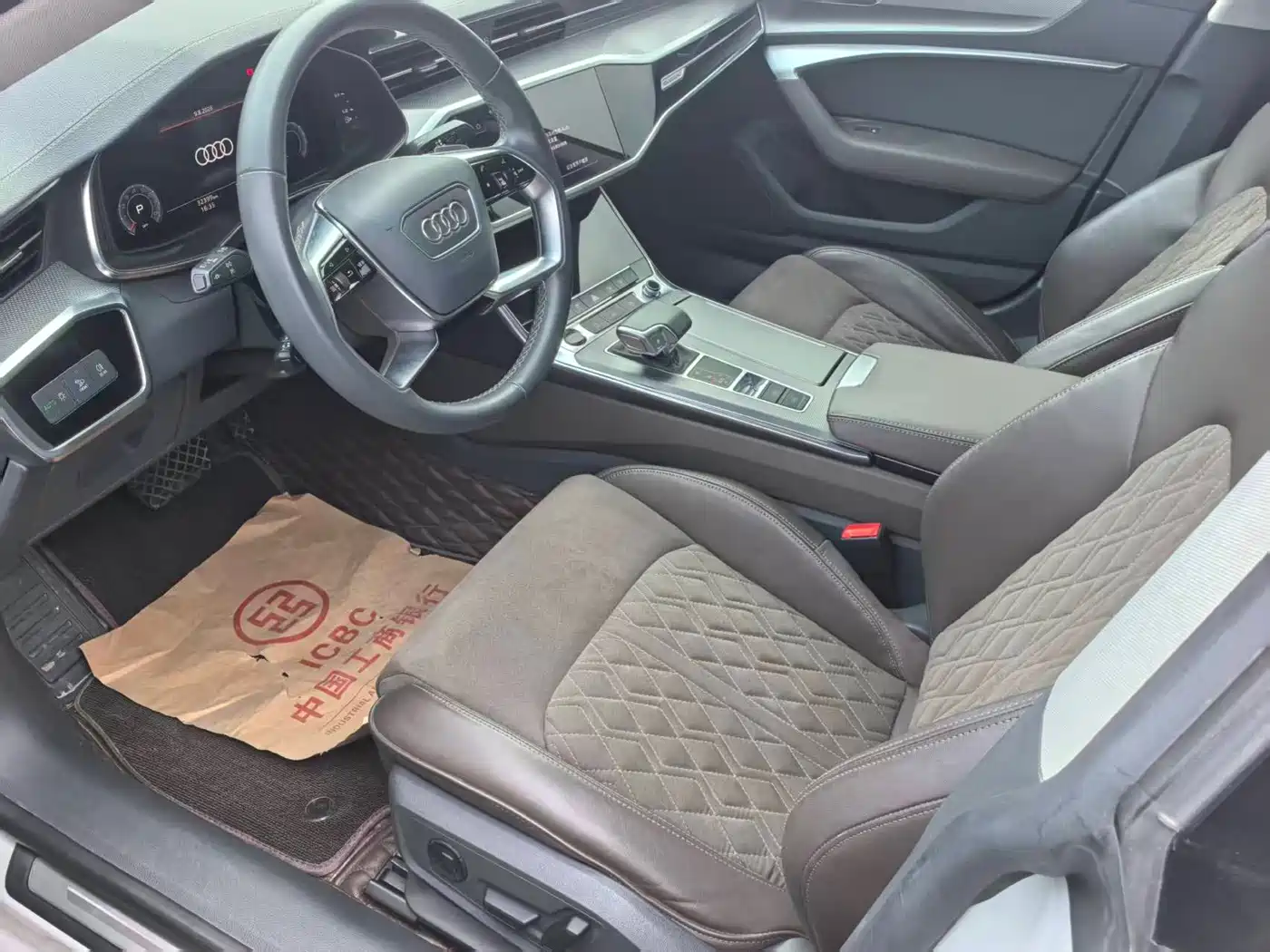 Фото 16 - Audi A7L